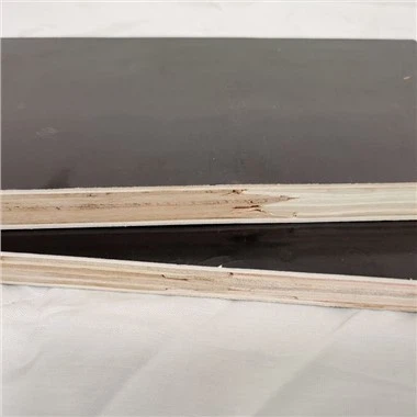 Fugenkern-Sperrholz mit Filmbeschichtung